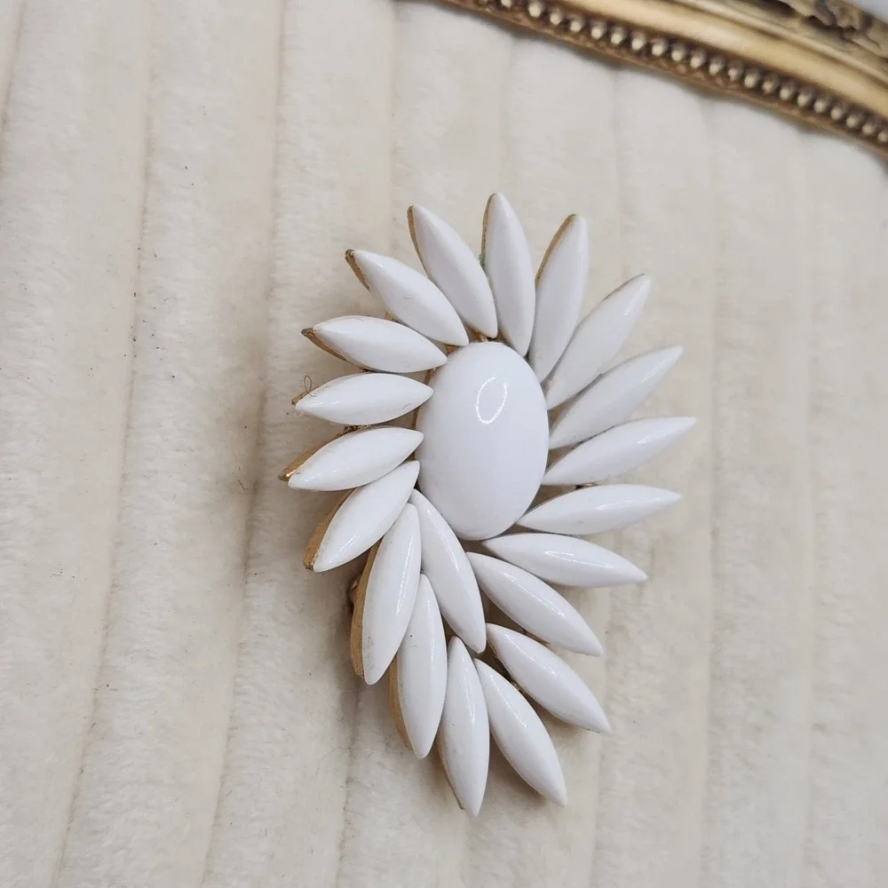 Trifari crown vintage